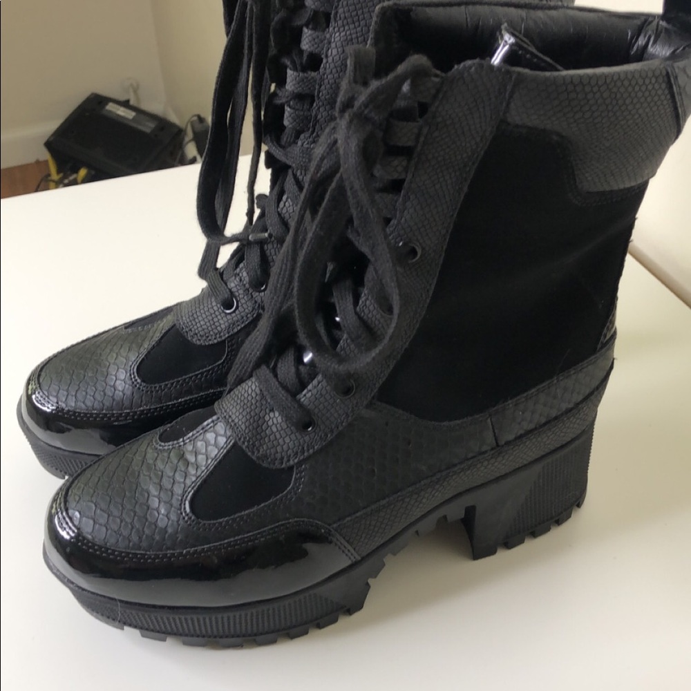 Combat boots